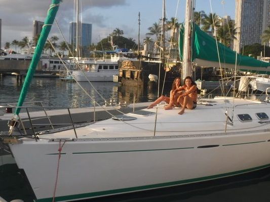 Monohull Sailboat Yacht Rental in Honolulu