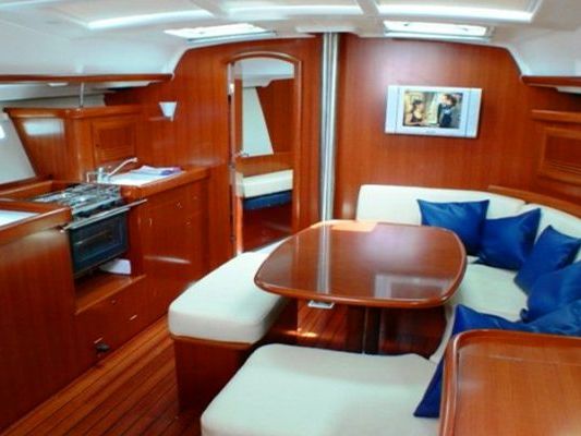 Monohull sailboat Yacht Charter in Honolulu