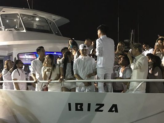 Party Motor Yacht Private Yacht Charter in Long Beach