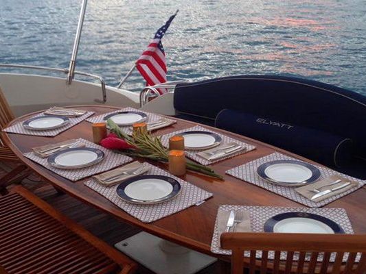 Express Cruiser Yacht Yacht Charter in Honolulu