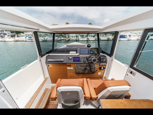 2018 Axopar 37 Aft Cabin-23.png